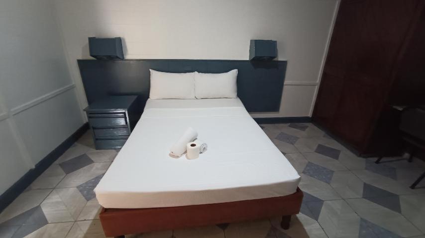 2 Hotel Saleh Angeles Zewnętrze zdjęcie